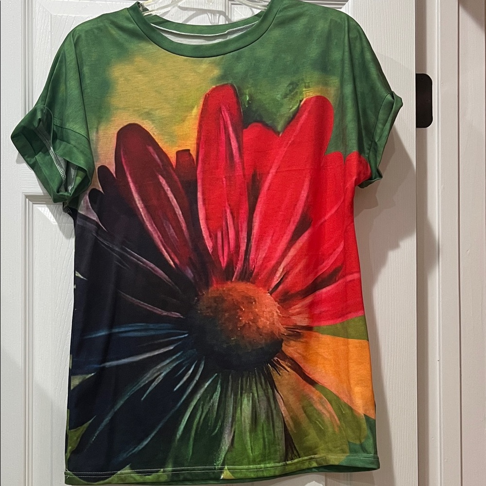 Bold Floral Graphic Tee in Green and Red, Size Small